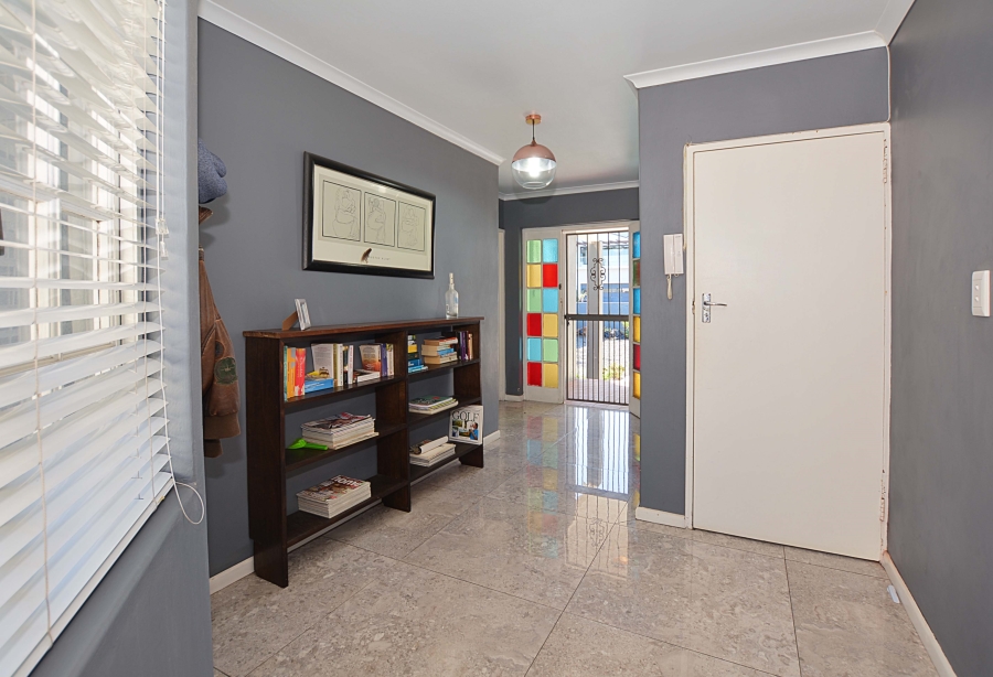 4 Bedroom Property for Sale in Bloubergstrand Western Cape